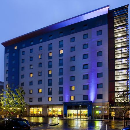 Holiday Inn Express Slough Exteriör bild