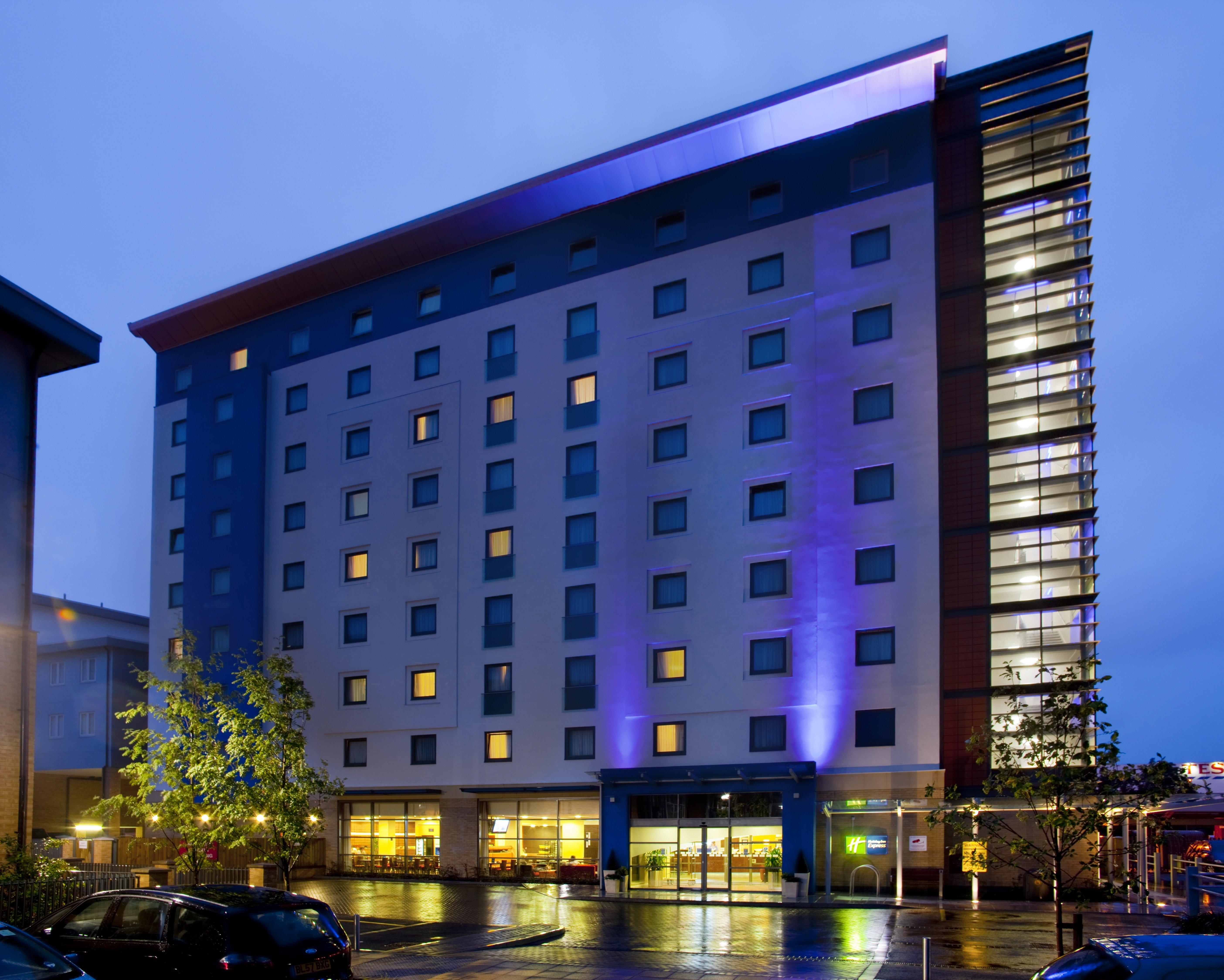 Holiday Inn Express Slough Exteriör bild