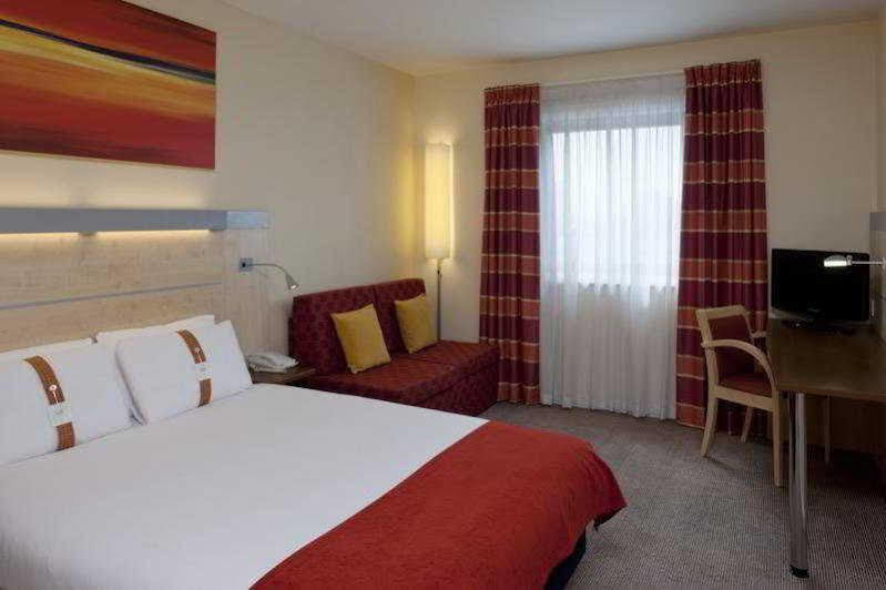 Holiday Inn Express Slough Exteriör bild